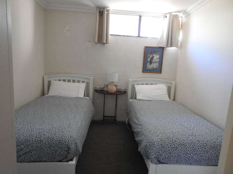 The Apartment - Moyston Bagian luar foto